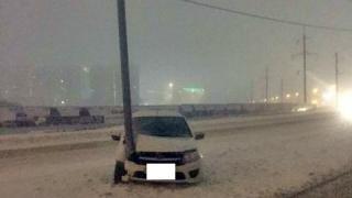 В Ставрополе водитель «Гранты» въехал в столб и сбежал, оставив раненого пассажира