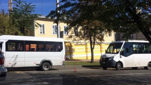Две маршрутки столкнулись в Ставрополе, пострадала женщина-пассажир