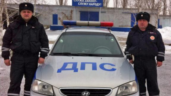 Ставропольские автоинспекторы спасли четырех замерзающих путешественников