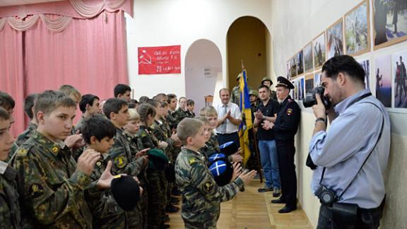 Фотовыставка Эдуарда Корниенко открылась в кадетской школе имени генерала Ермолова