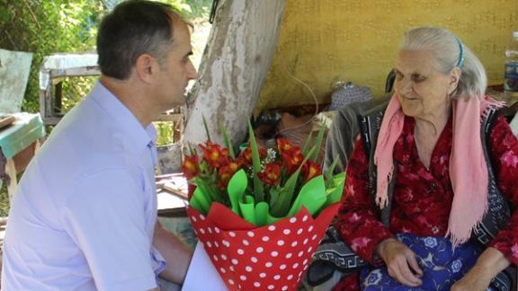 В Ипатово с 95-летием поздравили вдову фронтовика