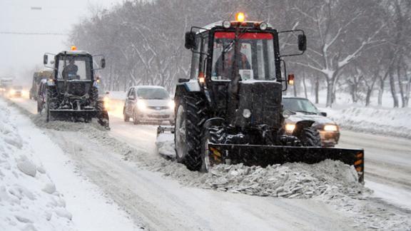 В период снегопада коммунальные службы Ставрополя работают в режиме нон-стоп