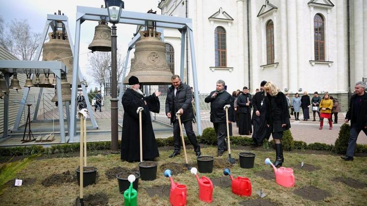 Розы из Донецка высадили на территории Казанского собора в Ставрополе