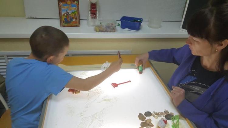 Песочная арт-терапия помогает исцелять детей в Невинномысске