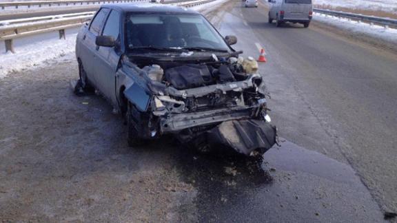 Вблизи Ставрополя девушка-водитель врезалась в отбойник
