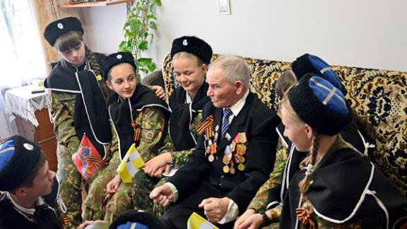 Ставропольские кадеты встретились с ветераном-разведчиком Николаем Барсуковым