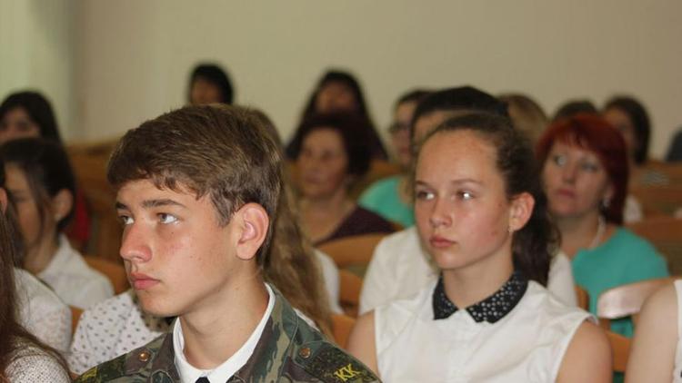 В Александровском районе 14-летние ребята получили паспорта