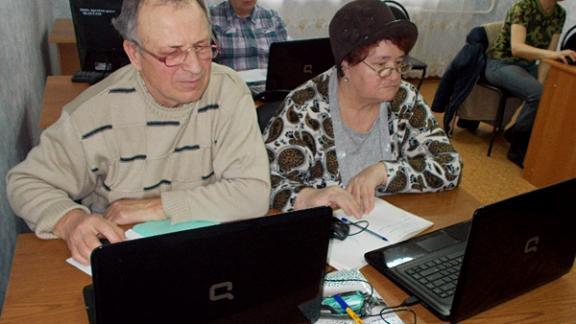 Ставропольские пенсионеры обучаются компьютерной грамотности