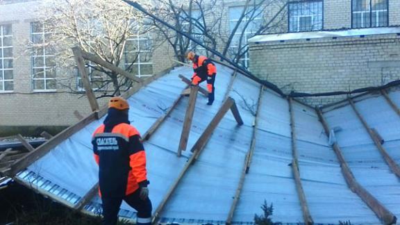 Третья школа лишилась крыши из-за ветра в Ставропольском крае