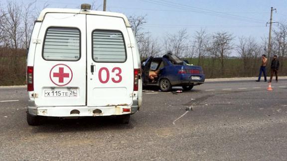 На Ставрополье в при столкновении с каретой скорой помощи погиб водитель легковушки