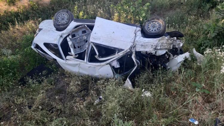 Два человека погибли при опрокидывании автомобиля в  Грачевском районе