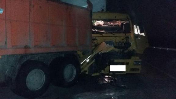 В Минераловодском районе столкнулись три грузовика: 4 пострадавших