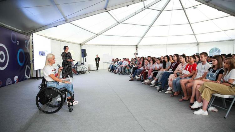 «Машук-2019» посетила «Мисс мира - 2013» среди девушек на инвалидных колясках Ксения Безуглова