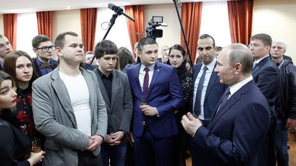 Президента В. Путина познакомили с разработками СКФУ в области высоких технологий и робототехники