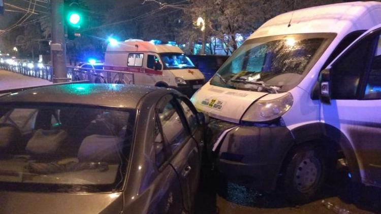 4 человека пострадали в аварии с маршруткой в Ставрополе