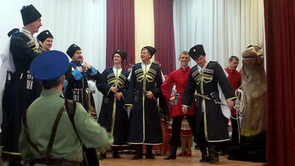 Музыкальный спектакль «Проводы казака на службу» подготовил ансамбль «Ставрополье» для детей
