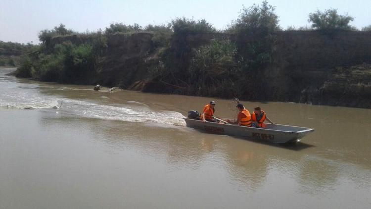На Ставрополье спасатели извлекли из реки Кумы тела двух утонувших