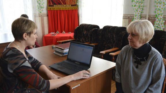 В Невинномысске в центре соцобслуживания консультируют по вопросам пенсионного законодательства