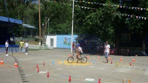 Лауреаты конкурса «Безопасное колесо» проводят мастер-классы в детских лагерях