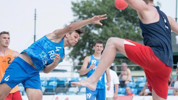 Российские сборные вышли в основной раунд чемпионата мира по пляжному гандболу в Казани