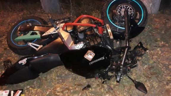 В Пятигорске столкнулись мотоцикл и малолитражка, 3 человека ранены