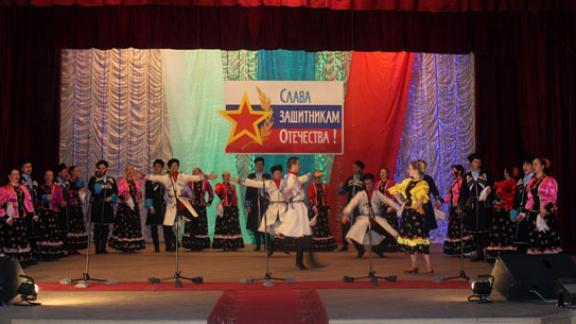 В Александровском праздник защитника Отечества отметили концертом