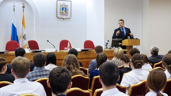 Губернатор Владимиров встретился со студентами из восточных районов Ставрополья