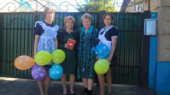 Волонтеры в Александровском районе помогли пожилым людям