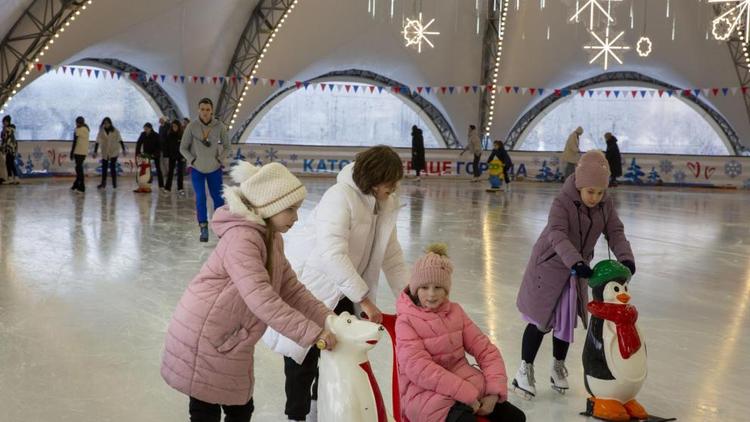 Ледовый каток в центре Ставрополя будет работать до 15 марта
