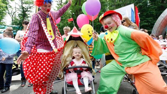 Конкурс родительской фантазии «Дефиле колясок» состоялся в парке Победы Ставрополя