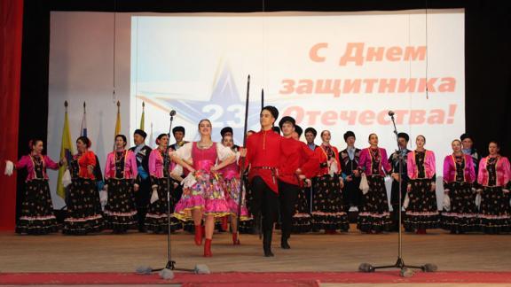 День защитника Отечества отметили праздничным концертом в Александровском районе