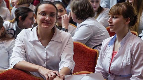 Первокурсников ставропольского медуниверситета посвятили в студенты