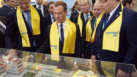 Стенд Ставрополья на выставке «Золотая осень» посетил Дмитрий Медведев