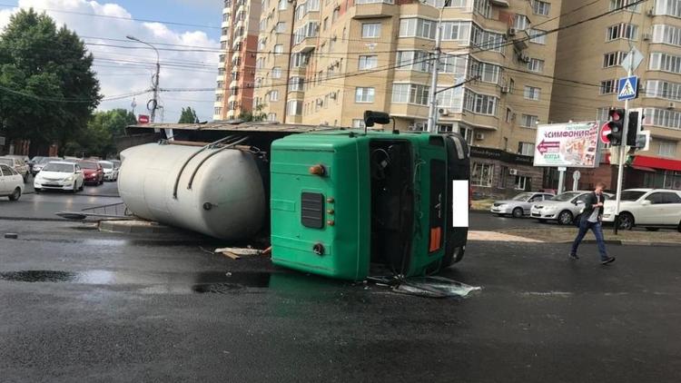 Автоцистерна с сжиженным кислородом опрокинулась в Ставрополе