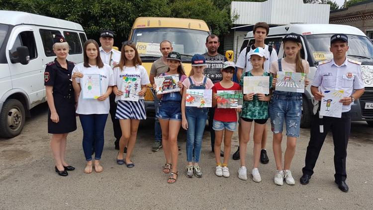 В Кочубеевском районе к пропаганде ПДД подключили юных художников