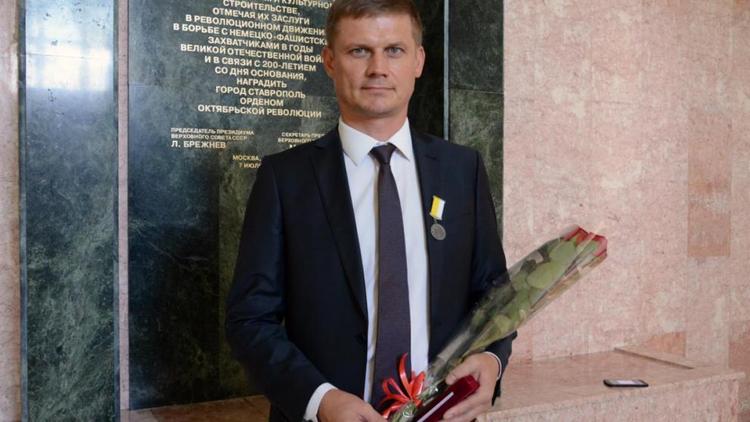 Ставропольчанин получил медаль за тушение пожара