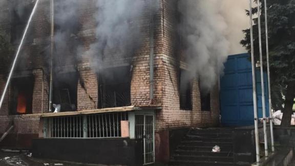 В пожаре на Станкоремонтном заводе Пятигорска пострадал 26-летний мужчина