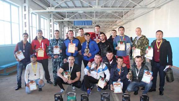 Сотрудники УФСИН участвовали в чемпионате по гиревому спорту