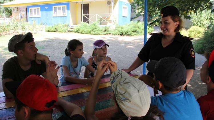 Правовой урок в лагере «Солнечном» провели для детей полицейские