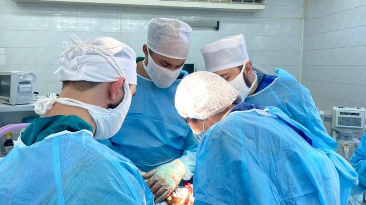 В Ессентуках хирурги удалили пенсионерке восьмикилограммовую опухоль