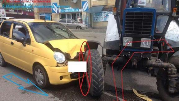 В Ставрополе столкнулись трактор и «Дэу Матиз», один человек пострадал