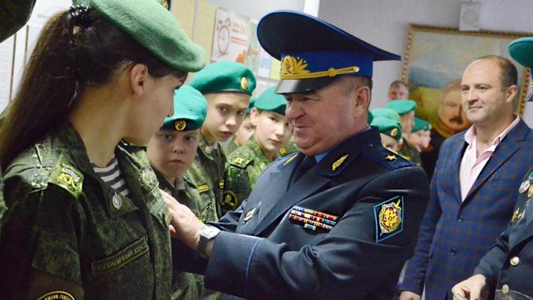 20 ставропольских кадет-пограничников получили нашивки за отличие