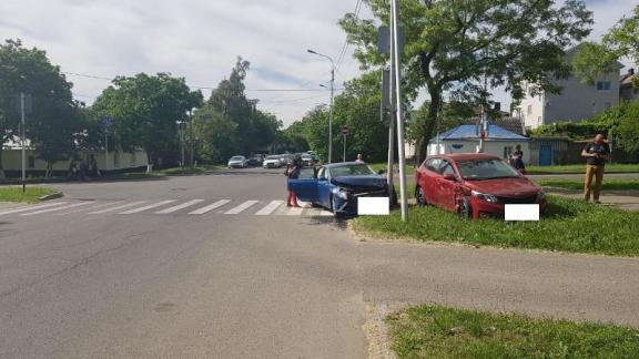 Две автоледи не поделили дорогу в Ставрополе