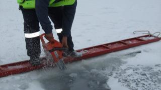 Школьница спасла тонущего подо льдом 8-летнего мальчика в Пятигорском озере