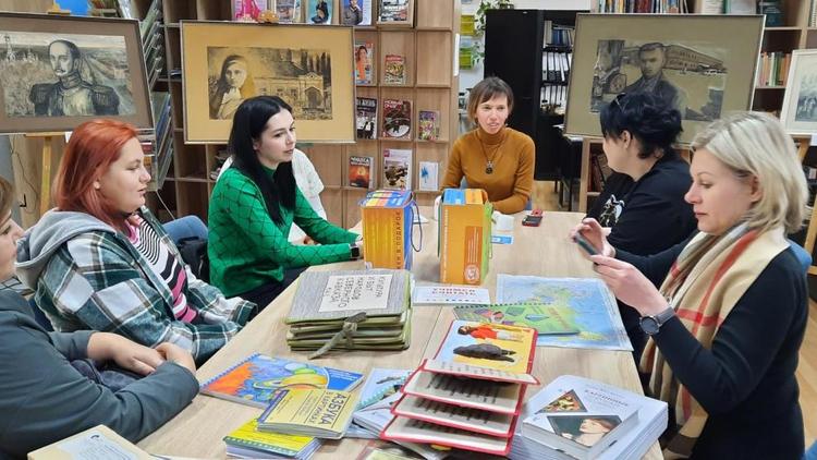 Тифлопросветительская экскурсия прошла в библиотеке Ставрополя