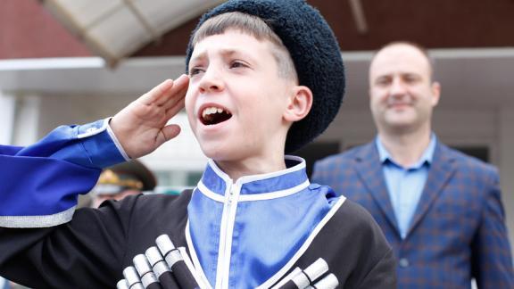 167 кадетов-ермоловцев в Ставрополе получили первые погоны