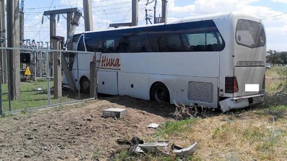 На Ставрополье рейсовый автобус въехал в грузовик, пострадавшие в больнице