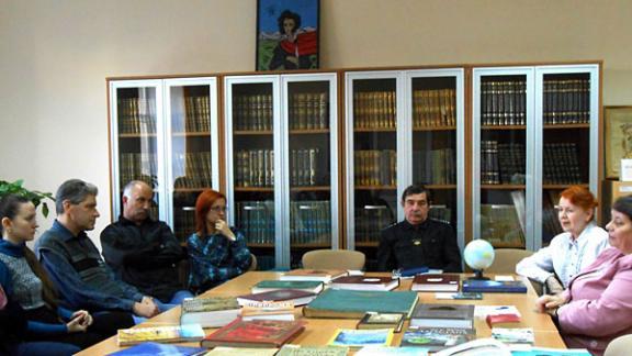 Заседание клуба любителей старинной книги «Книжница» прошло в Лермонтовской библиотеке Ставрополя