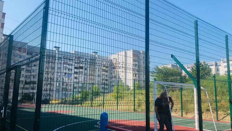 В Железноводске ремонтируют спортивные площадки