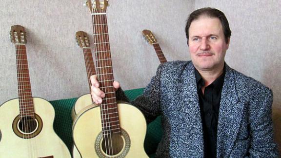 Житель Ессентуков Андрей Бондарь победил в конкурсе изготовителей гитар